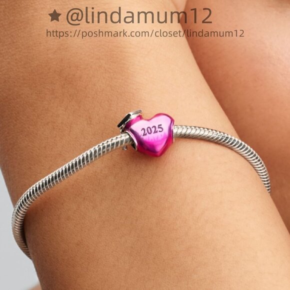 Pandora Graduation 2025 Heart Charm - Picture 4 of 6